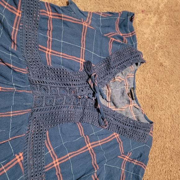 Shirt - Picture 2 of 3